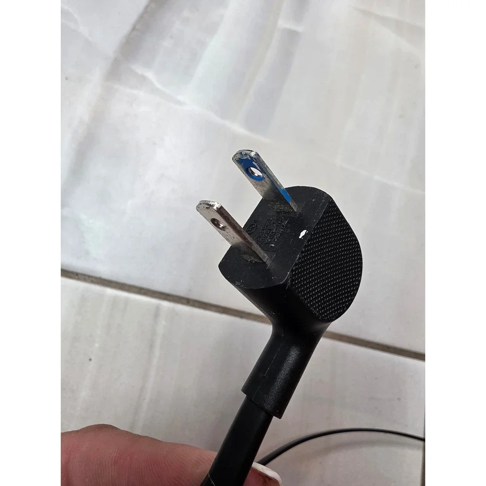 Honglin HL-028V 2-Prong Right Angle Power Cord C7 Non-Polarized 7A 125V Black A4